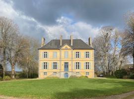 Le Château des Portes, hotel v destinaci Noyal