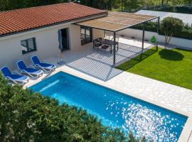 Villa Lana with Private Pool – obiekty na wynajem sezonowy w mieście Matulini