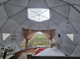 Pom Gratz - EcoDomes, hotel cerca de Klein River Cheese Factory, Hartebeesrivier