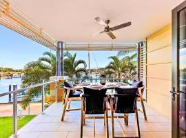 Absolute Luxury Marina Lifestyle at The Port of Airlie Beach、エアリービーチの駐車場付きホテル