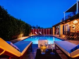 Villa Rosemarie - Luxurious Villa with Pool Just Steps Away from the Sea By Villa Mana Gers