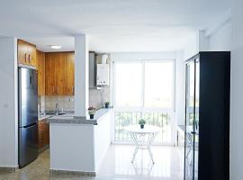 Cozy and bright apartment with pool, alojamiento en Calahonda