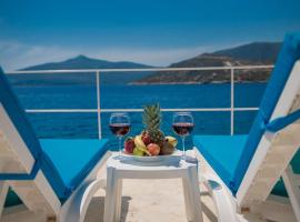 Villa Blue Coast I & II wBeach and Great Sea View - KALKAN, hotel with jacuzzis in Kas