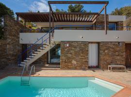 Maison Piscine Vue mer, hotel with parking in Bormes-les-Mimosas