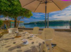 Apartments Punta Blue & Orange 5 m from the sea, Hotel in Punta Križa