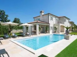 Modern countryside villa with swimming pool in Kanfanar