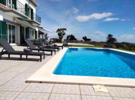 Prestige for Home - Moradia Vista Mar, Piscina, Jardim e Estacionamento, vacation rental in Nora