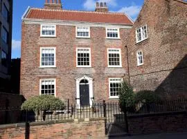 14 St Saviours Place, YORK