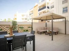 Modern 3br Apt w/ Lg Terrace, Bbq, Ac & Parking