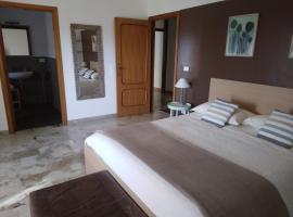 B&Be Home, hotel v destinaci Tollo
