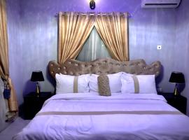 The Moonshine Residence-Royal, hotel con parcheggio a Nnewi