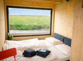 Tiny House Nature 14 Zur Meerseite - Green Tiny Village Harlesiel, hotel in Carolinensiel