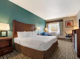 SureStay Plus Hotel by Best Western Topeka, hotell sihtkohas Topeka lennujaama Forbes Fieldi lennujaam - FOE lähedal