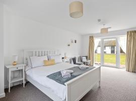 Number 5 - Lytton Tree Lodge, Reydon, Southwold, hotel with parking in Reydon