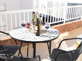 Alegre apto con piscina, a 300m de la playa., hotel in Blanes