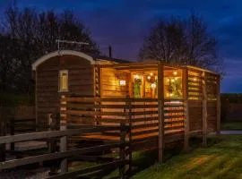 Hillside View Shepherds Hut - Ockeridge Rural Retreats