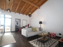 Birdy House, pet-friendly hotel in Faro
