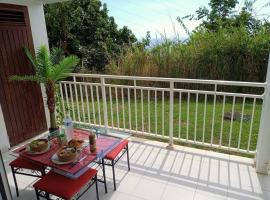 Studio vue mer, calme avec terrasse à Schoelcher, alquiler vacacional en la playa en Schœlcher