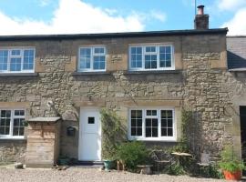 The Stables, 2 Plough Square, hotel with parking in Glanton