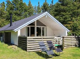 Three-Bedroom Holiday home in Blåvand 16: Ho şehrinde bir tatil evi