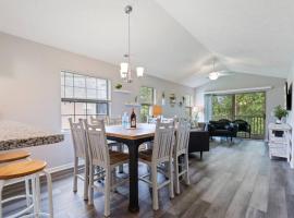 Beach Place at True Blue - Close to the beach!, hotel in Pawleys Island