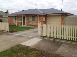 RELAX on Ronald Street, cottage in Devonport