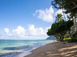Breezy Beachfront Bali-Style Haven 180 Degree OceanView, hotel in Hauula