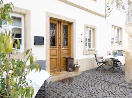 Cabinett 1876、トリッテンハイムのB&B