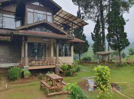 Aubrey Villa Ciwidey, vakantiewoning in Pengalengan