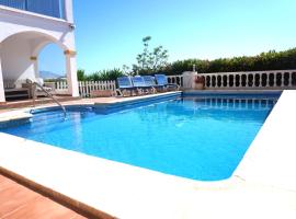 Villa Seaview Suncoast Luxury, hotel con campo de golf en Málaga