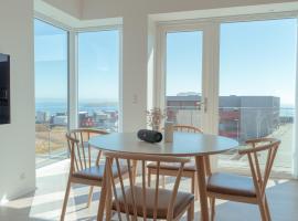 New 2 Bedroom Apartment With Sea View, Hotel mit Parkplatz in Tórshavn