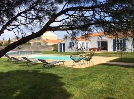 Gite avec piscine privative, hotel en LʼAiguillon-sur-Vie