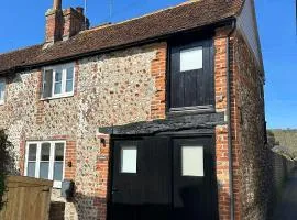 14th century Rose cottage, Centre of Alfriston By Air Premier