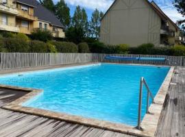 Bel F3 en résidence avec piscine, baignoire balnéo, apartment in Touques
