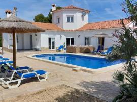 Villa voor 8 personen met zwembad, hotel din Calafat