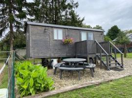 Pipowagen Monceau-en-Ardenne, hotel dengan parking di Bièvre