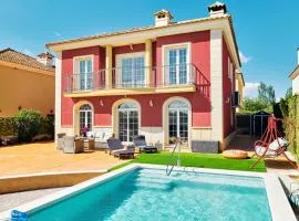 Butterfly Villa - 4 bedrooms with pool & private playground