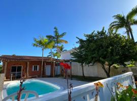 Casa em condomínio a 500m da praia de Pernambuco ideal para família, hotel no Guarujá