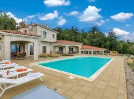 Family villa in Veprinac with a swimming pool
