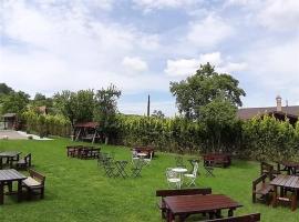 Pensiunea Cazarma Cavalerilor, hotel v destinaci Cimpulung
