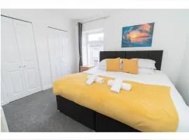 Business friendly 3BR home - King size beds & Centrally located
