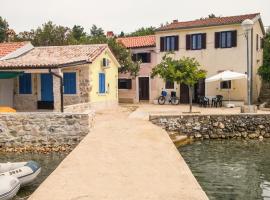 Holiday house Punta Blue & Orange 5m from the sea, island Cres, hotel in Punta Križa