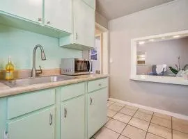 Cozy & Comfy - Few blocks away from Plaza District