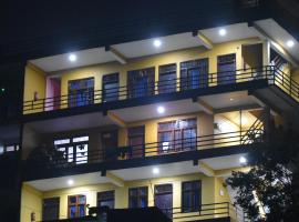 B2 Guest House, hotell i Almora