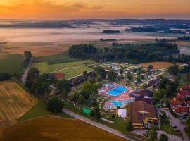 Terme Banovci - Hotel Zeleni Gaj، فندق في Veržej