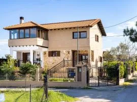 F & B Collection - St Triada for 8 - Villa Niki