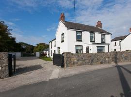 Manse On The Beach, hotel with parking in Kirkistown
