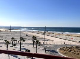 O mar na frente de lux Caparica