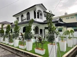 Villa President Homestay -4 bedroom Aircond WIFI Vacations Home