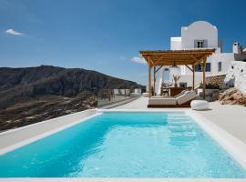 Bluewhite Suites & Villa Santorini, hotel in Pirgos
